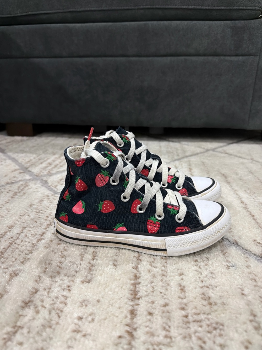 Converse Chuck Taylor Little Kids High Top Black Strawberries Size 12 A14928F